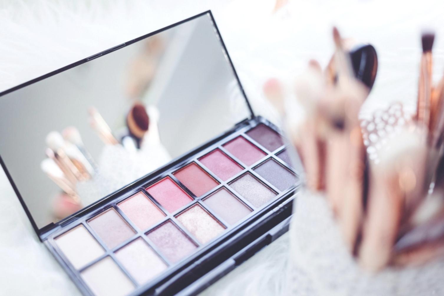 Transformation makeup complexe avec prothèses