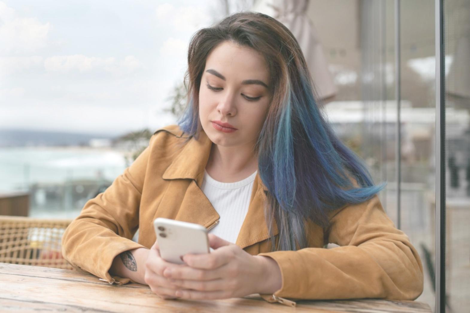 Démonstration de maquillage d'effets spéciaux artistique